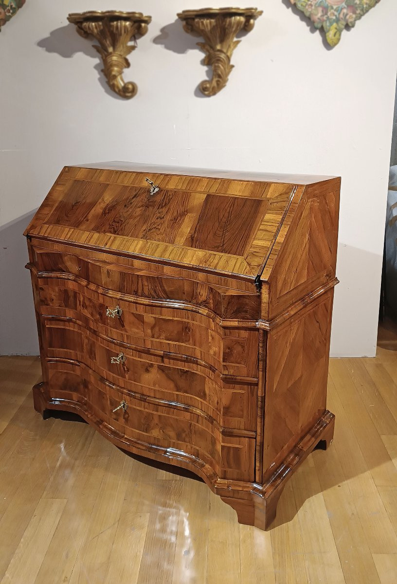 First Half Of The 18th Century Venetian Walnut Folding Cabinet-photo-3