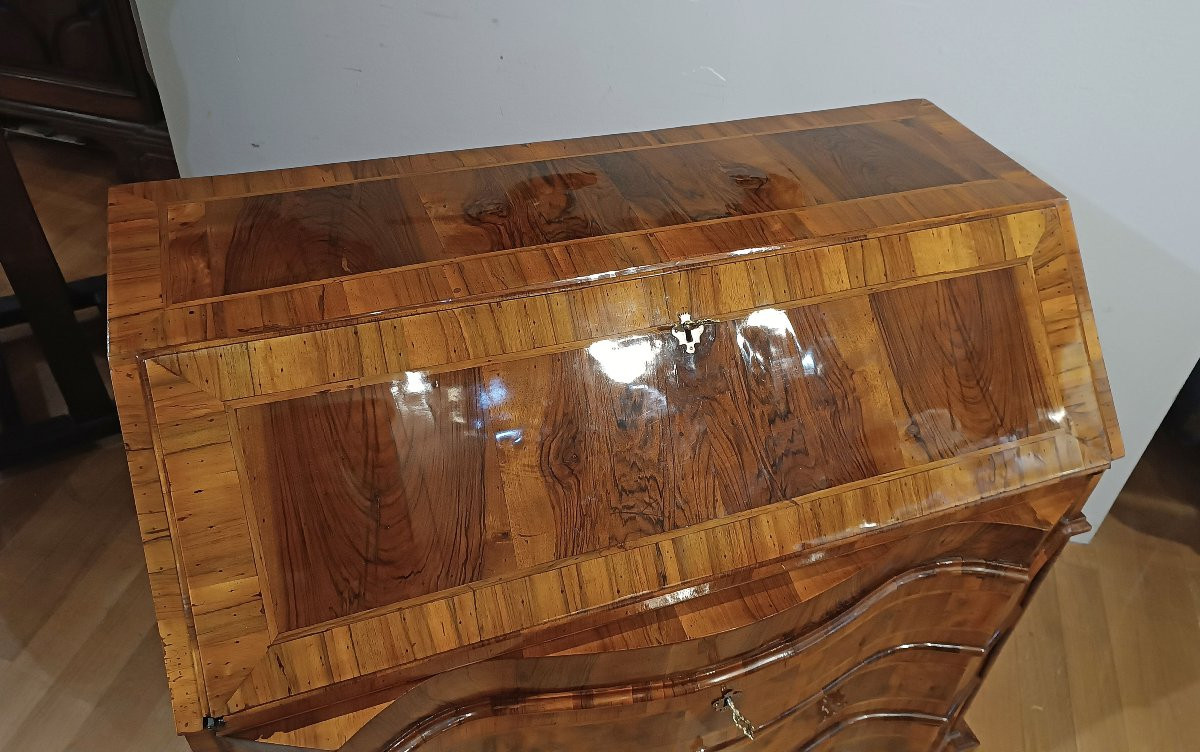 First Half Of The 18th Century Venetian Walnut Folding Cabinet-photo-3