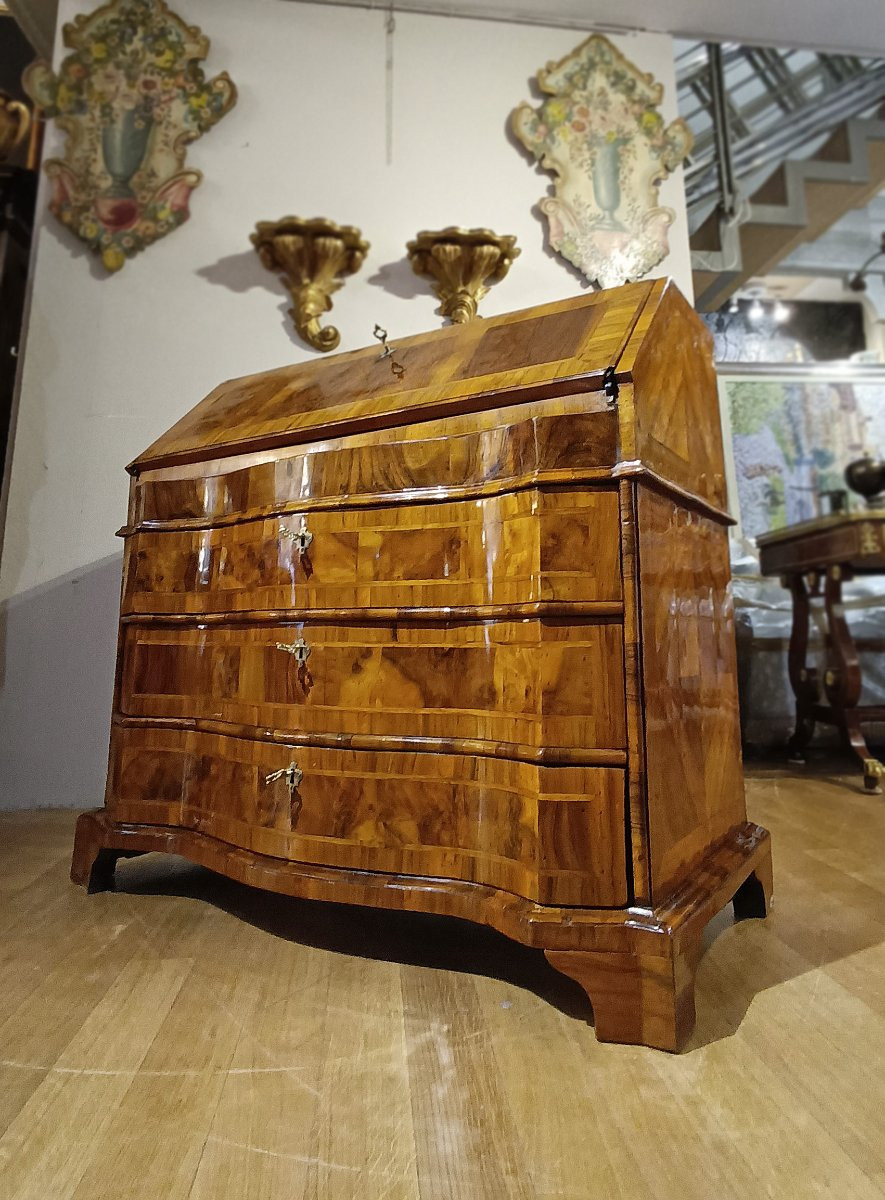 First Half Of The 18th Century Venetian Walnut Folding Cabinet-photo-7