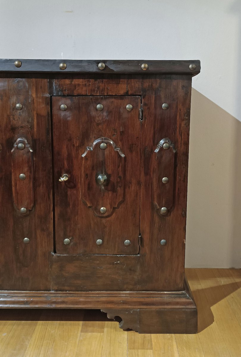 Late 16th-early 17th Century Emilian Sideboard With Bolts -photo-3