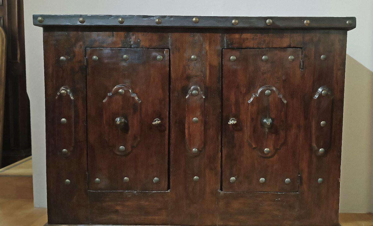 Late 16th-early 17th Century Emilian Sideboard With Bolts -photo-4