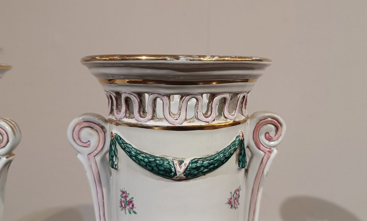 First Half Of The 19th Century Pair Of Painted Porcelain Vases-photo-2