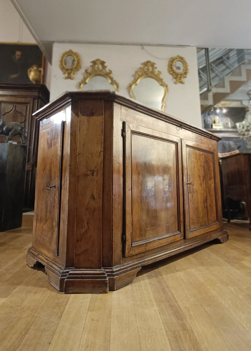Late 17th-early 18th Century Louis XIV Walnut Sideboard With Four Doors-photo-8