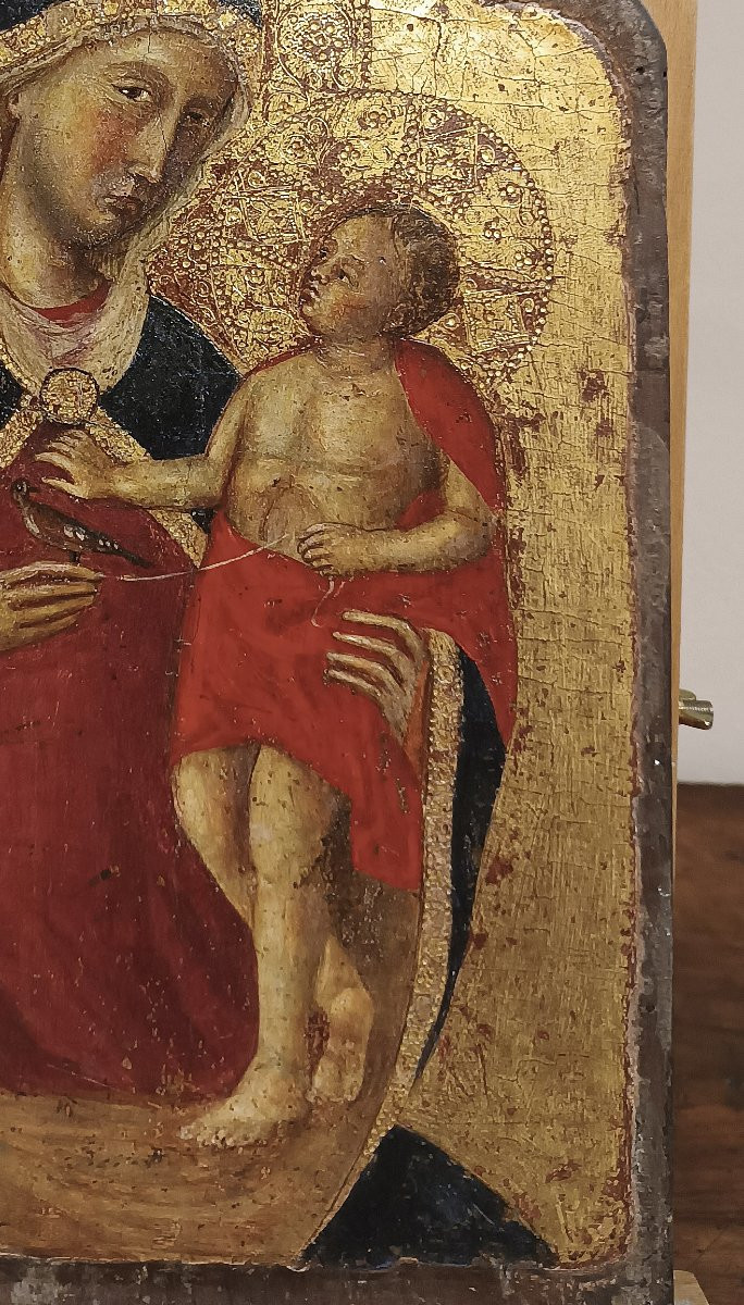 Early 15th Century Painting With Madonna And Child On A Gold Ground-photo-3