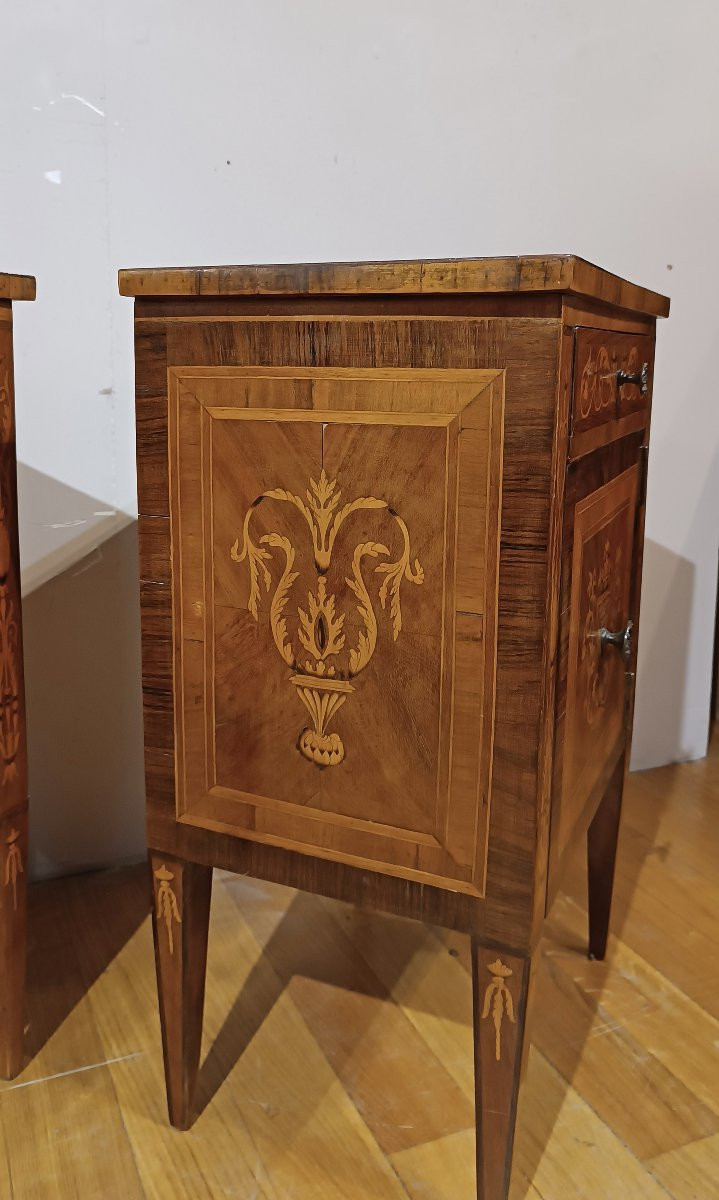PAIRE DE TABLES DE CHEVET TOSCANE NÉOCLASSIQUE FIN DU 18ème SIÈCLE-photo-4