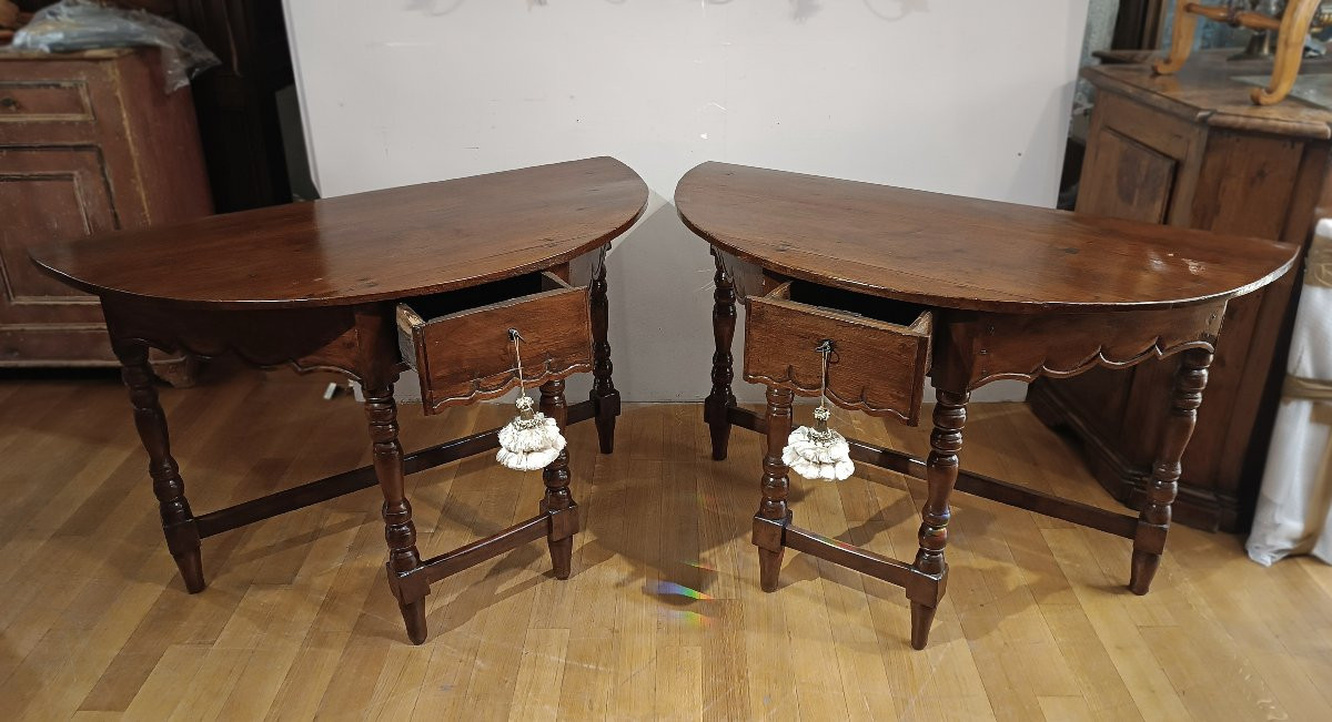 PAIRE DE CONSOLES EN NOYER LOUIS XIV FIN DU 17ème SIÈCLE-photo-1