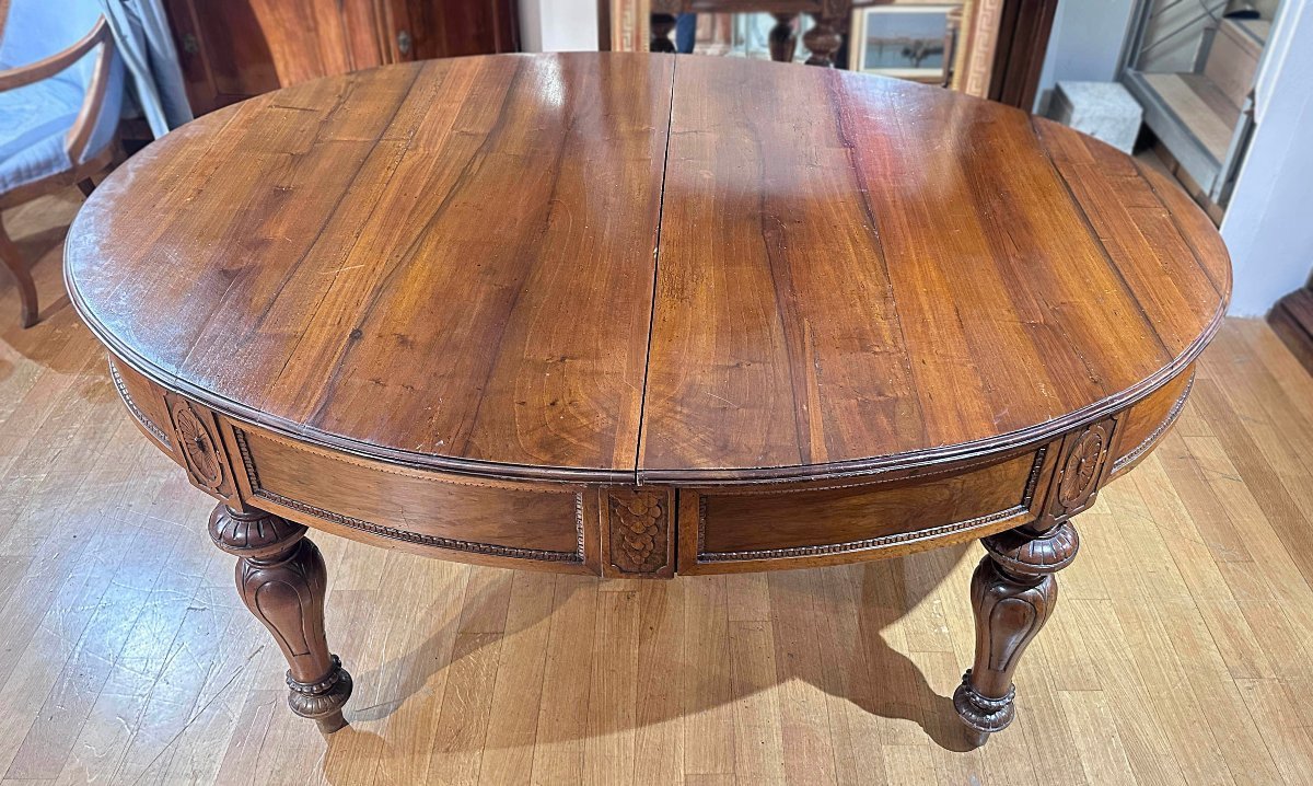 Mid-19th Century Oval Walnut Table With Carving-photo-3