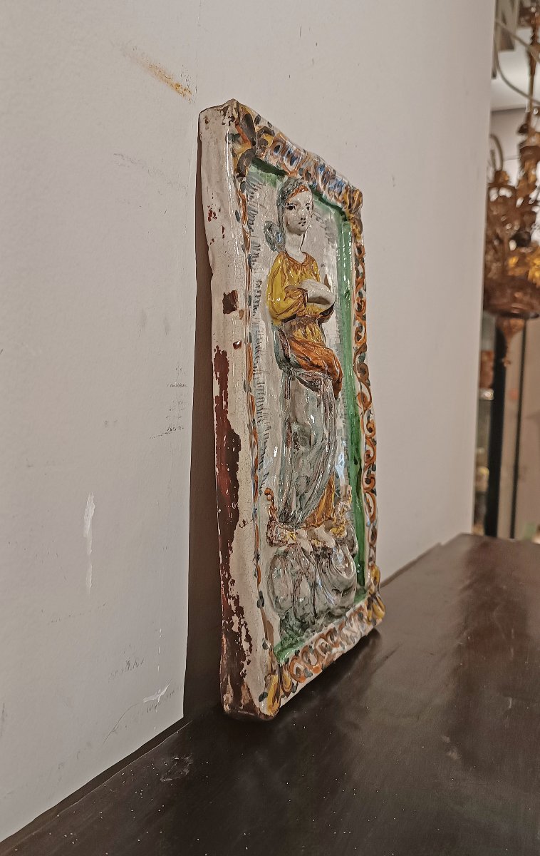 Late 17th Century Montelupo Majolica Plaque With Virgin -photo-3
