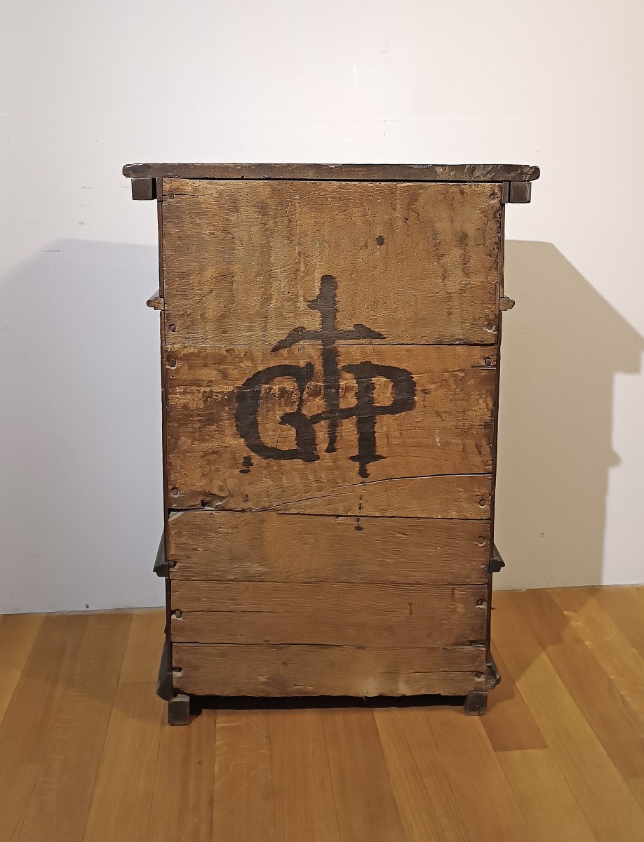 16th Century Small Walnut Sideboard -photo-4