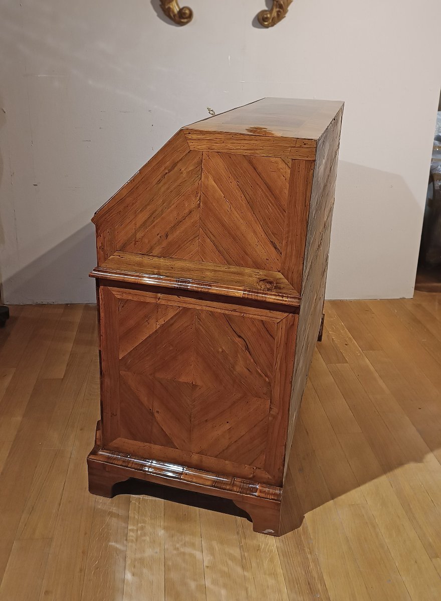 CABINET À ABBATTANTS EN PLACAGE DE NOYER PREMIÈRE MOITIÉ DU 18ème SIÈCLE-photo-4