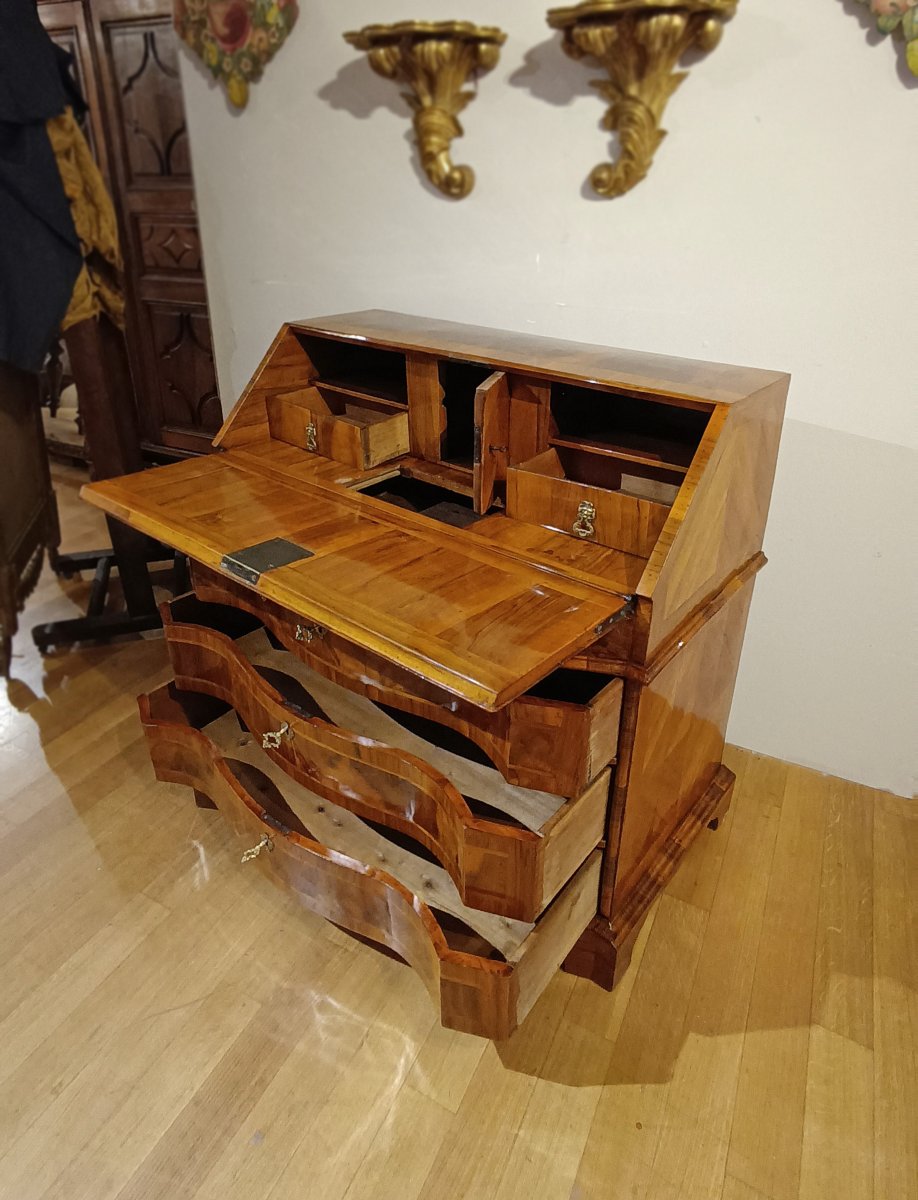 CABINET À ABBATTANTS EN PLACAGE DE NOYER PREMIÈRE MOITIÉ DU 18ème SIÈCLE-photo-2