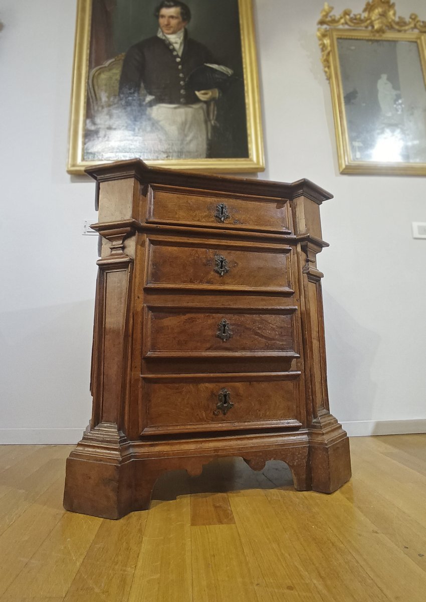 Early 18th Century Small Walnut Chest Of Drawers-photo-5