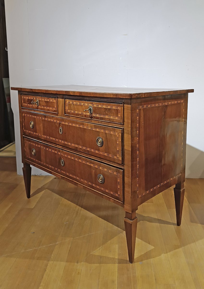 Second Half Of The 18th Century Neoclassical Walnut Feather Chest Of Drawers-photo-2