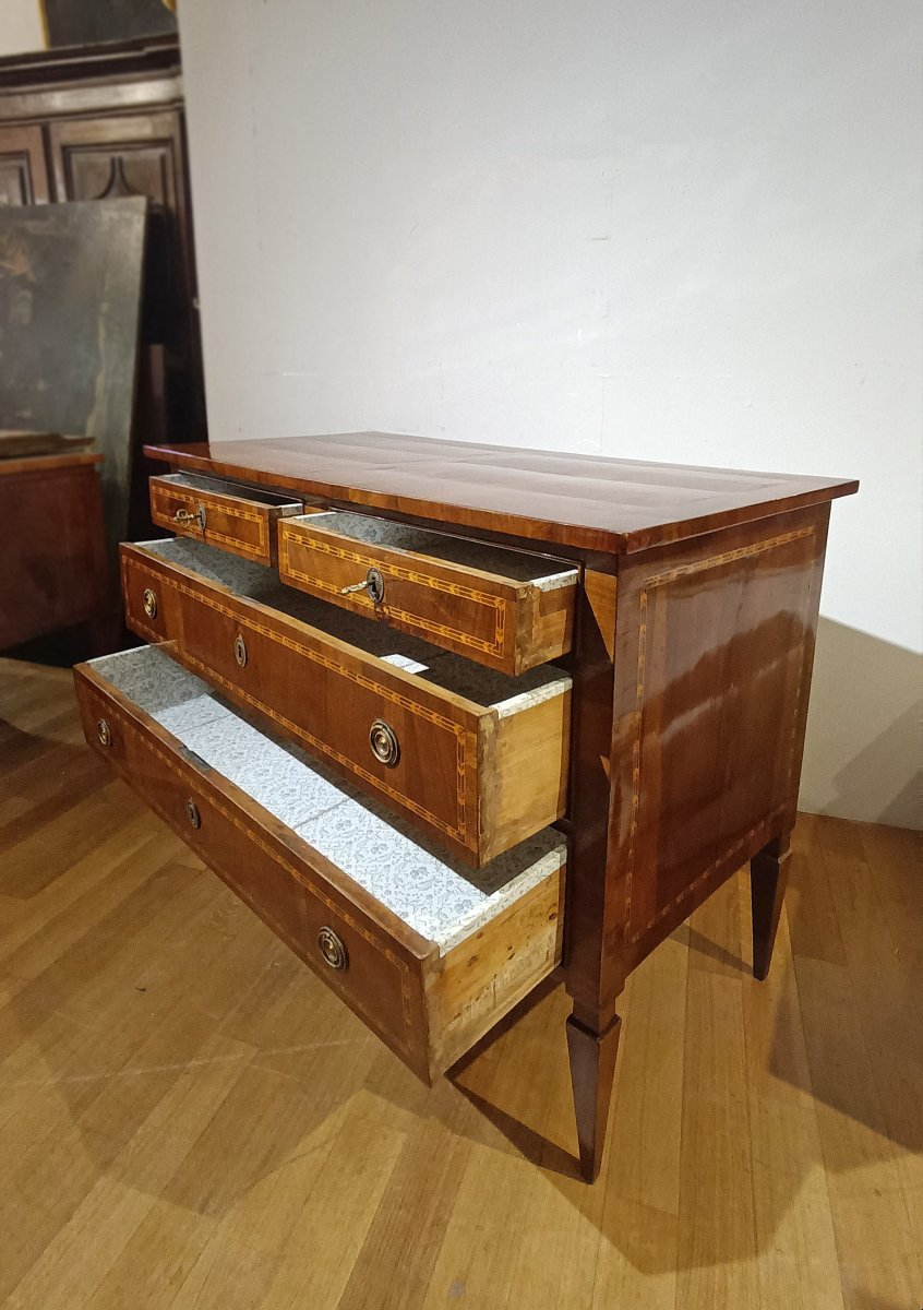 Second Half Of The 18th Century Neoclassical Walnut Feather Chest Of Drawers-photo-2