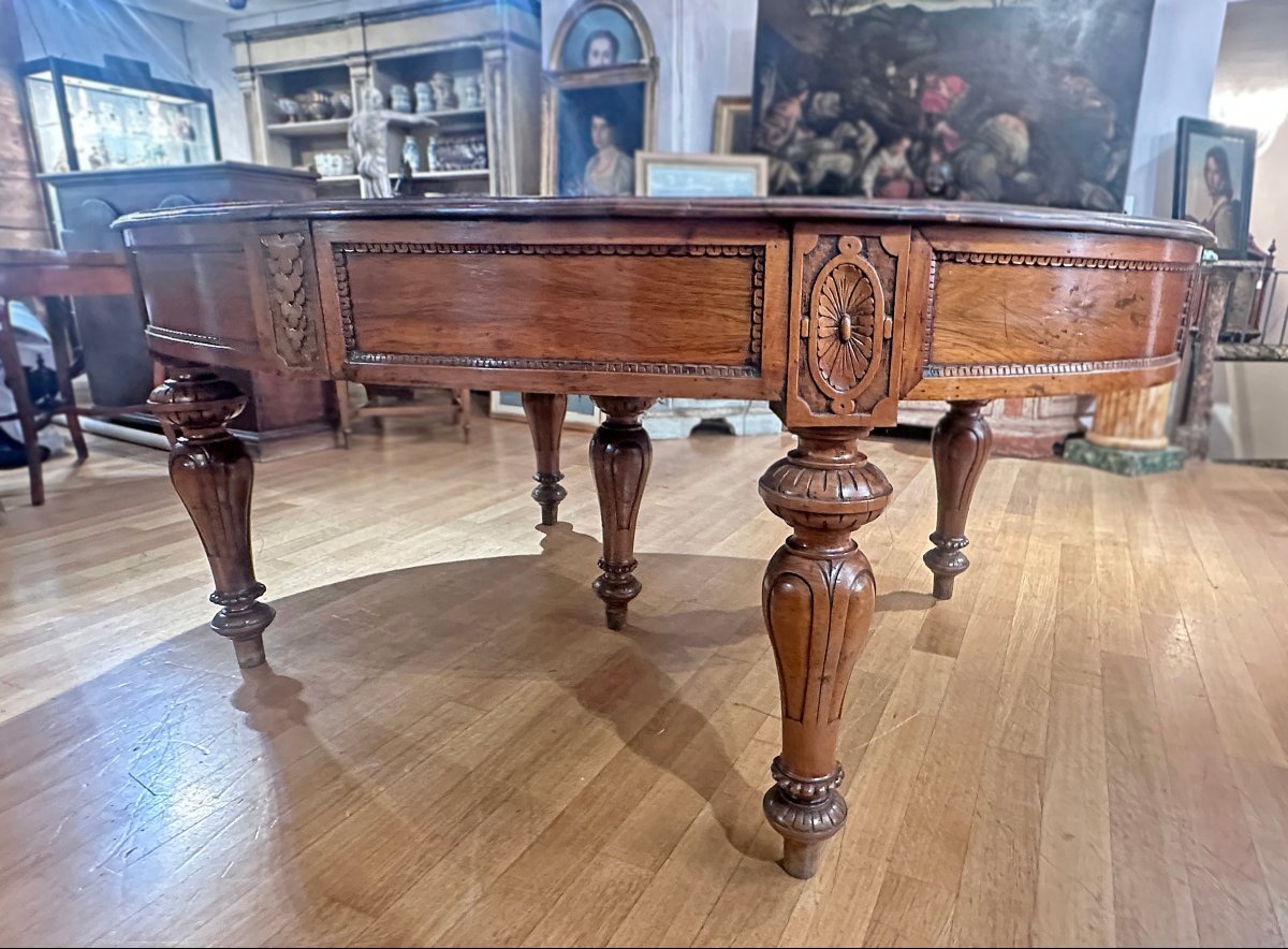 TABLE OVALE EN NOYER SCULPTÉE MILIEU DU 19ème SIÈCLE-photo-4