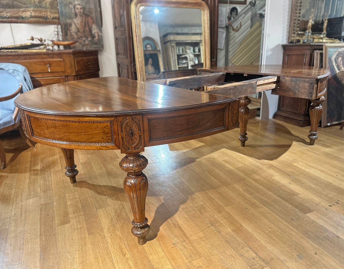 TABLE OVALE EN NOYER SCULPTÉE MILIEU DU 19ème SIÈCLE-photo-1