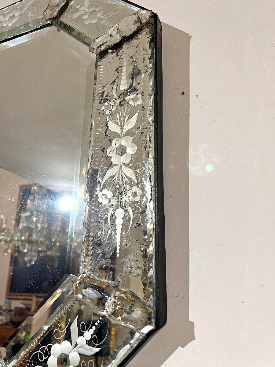 Mid 19th Century Mirror With Engraved Glass -photo-1