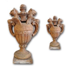 Late 18th Century Pair Of Neoclassical Terracotta Vases 