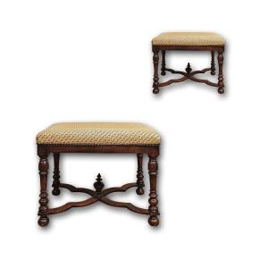 Second Half Of The 17th Century Pair Of Turned Walnut Stools