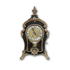 Mid-19th Century Louis XV Style Clock In Gilt Bronze And Inlays