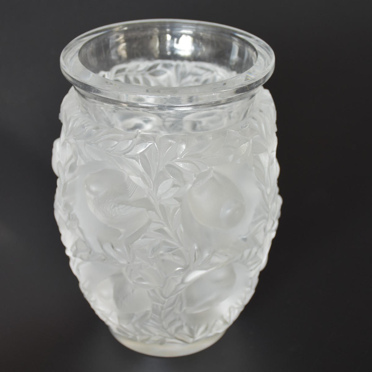 Vase Lalique "Bagatelle" en cristal clair satiné – H 17 cm – Parfait état-photo-2