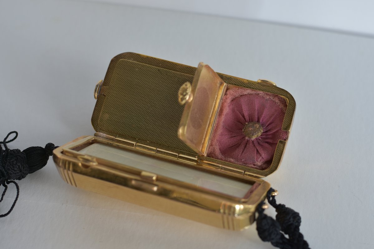 Nécessaire de beauté Art Déco en métal doré guilloché vers 1930-photo-7