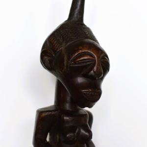 Ancien Fétiche Songye Nkishi – Figure de pouvoir féminine – Congo RDC