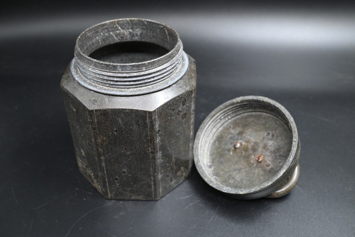 17th Century Baroque Cornish Serpentine Stone Jar With Lid.-photo-1