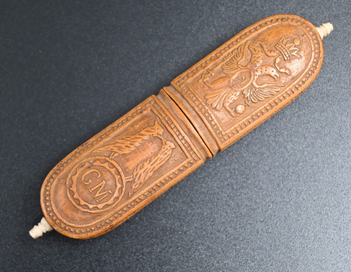 Etui à Aiguilles En Buis Sculpté  Du XIXe Siècle 