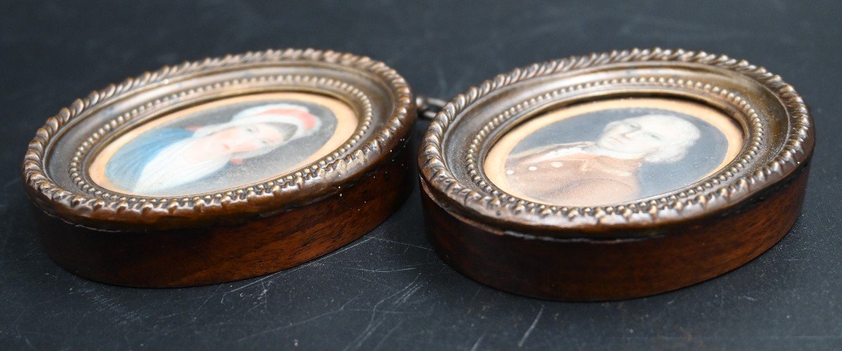 Paire De Miniatures Ovale Du XVIII Siècle-photo-2