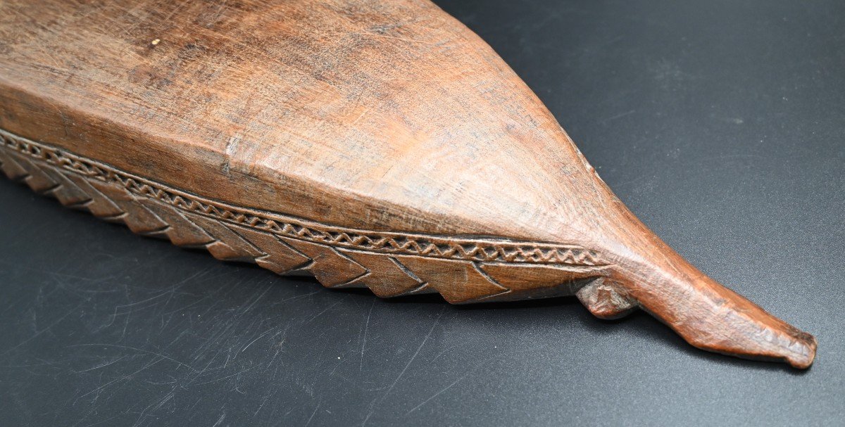 Culture Sepik, Papouasie-nouvelle-guinée , Coupe En Bois En Forme De Pirogue-photo-2