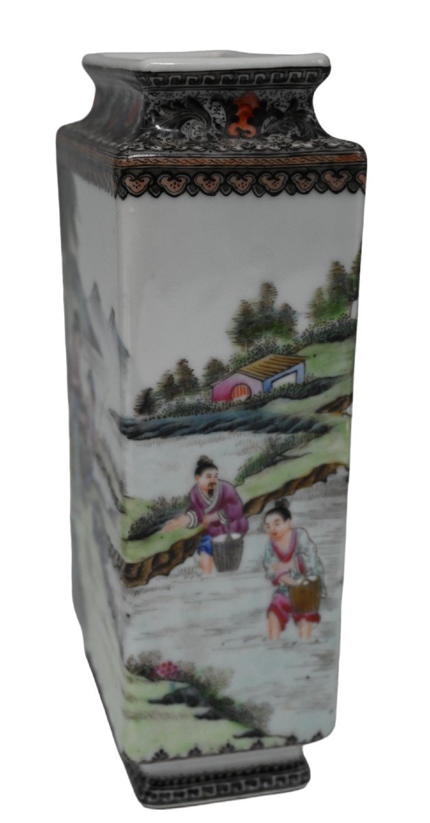 A Beautiful Chinese Porcelain Vase, Famille Rose Marked, Republican Period-photo-3