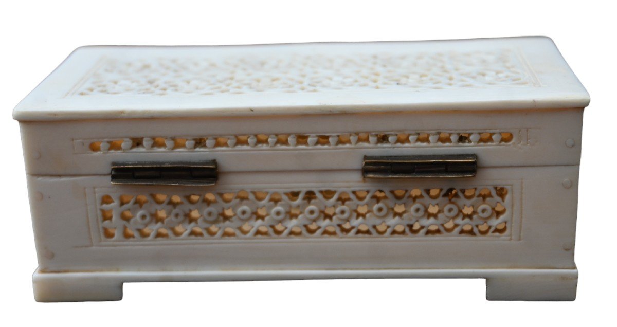 Anglo-indian Style Carved And Pierced Jewelry Box-photo-4