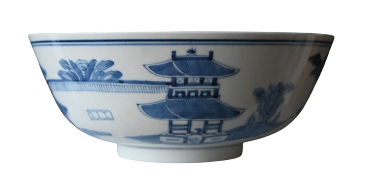 Large Chinese Blue And White Porcelain Bowl, 18th Century