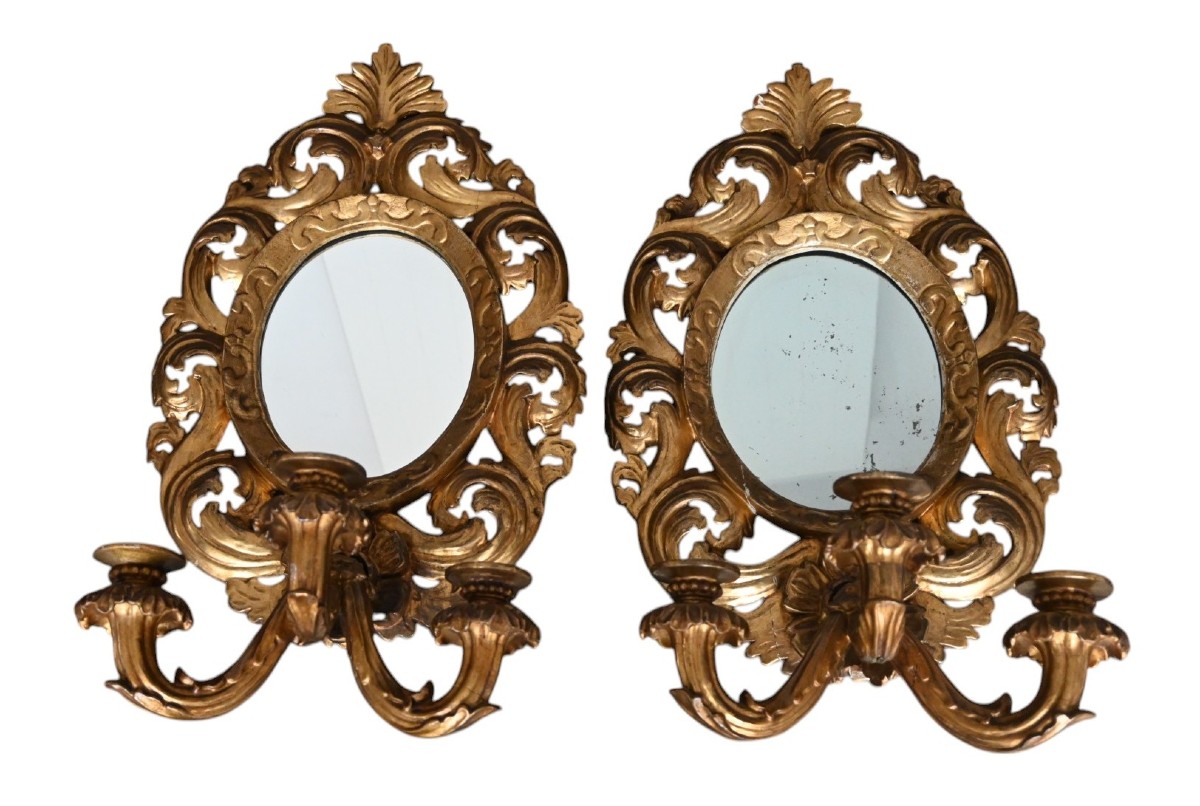 Paire de miroirs / appliques en bois sculpté doré, XIXe siècle