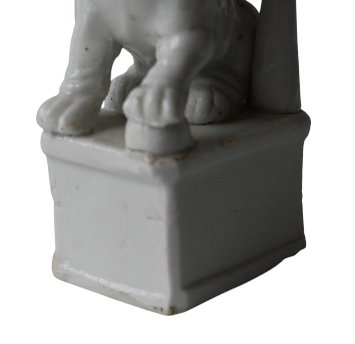 Chine, Porte-encens en porcelaine Kangxi  blanc de Chine, surmonté d’un lion , 18 éme siécle-photo-4