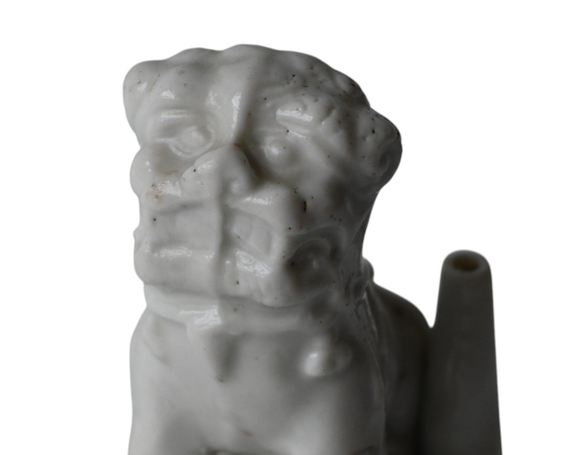 Chine, Porte-encens en porcelaine Kangxi  blanc de Chine, surmonté d’un lion , 18 éme siécle-photo-5