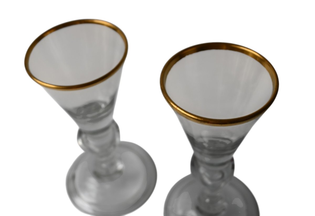 Paire de grands verres à vin du XVIIIe siècle, pied plein et larme d'air, vers 1750-photo-1