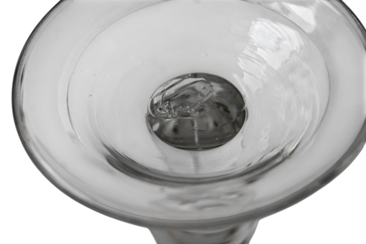 Paire de grands verres à vin du XVIIIe siècle, pied plein et larme d'air, vers 1750-photo-3
