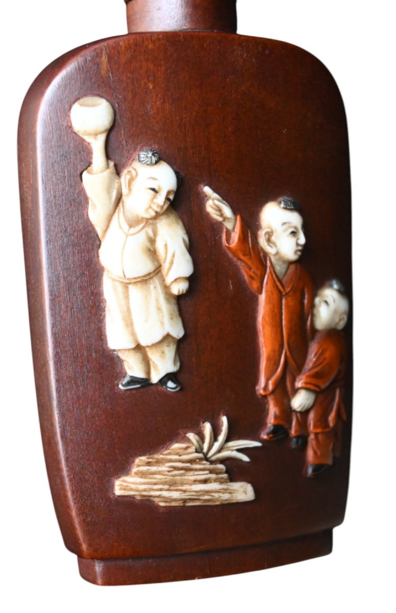Japanese Meiji Period Inlaid Hardwood Snuff Bottle – Shibayama School Style-photo-2