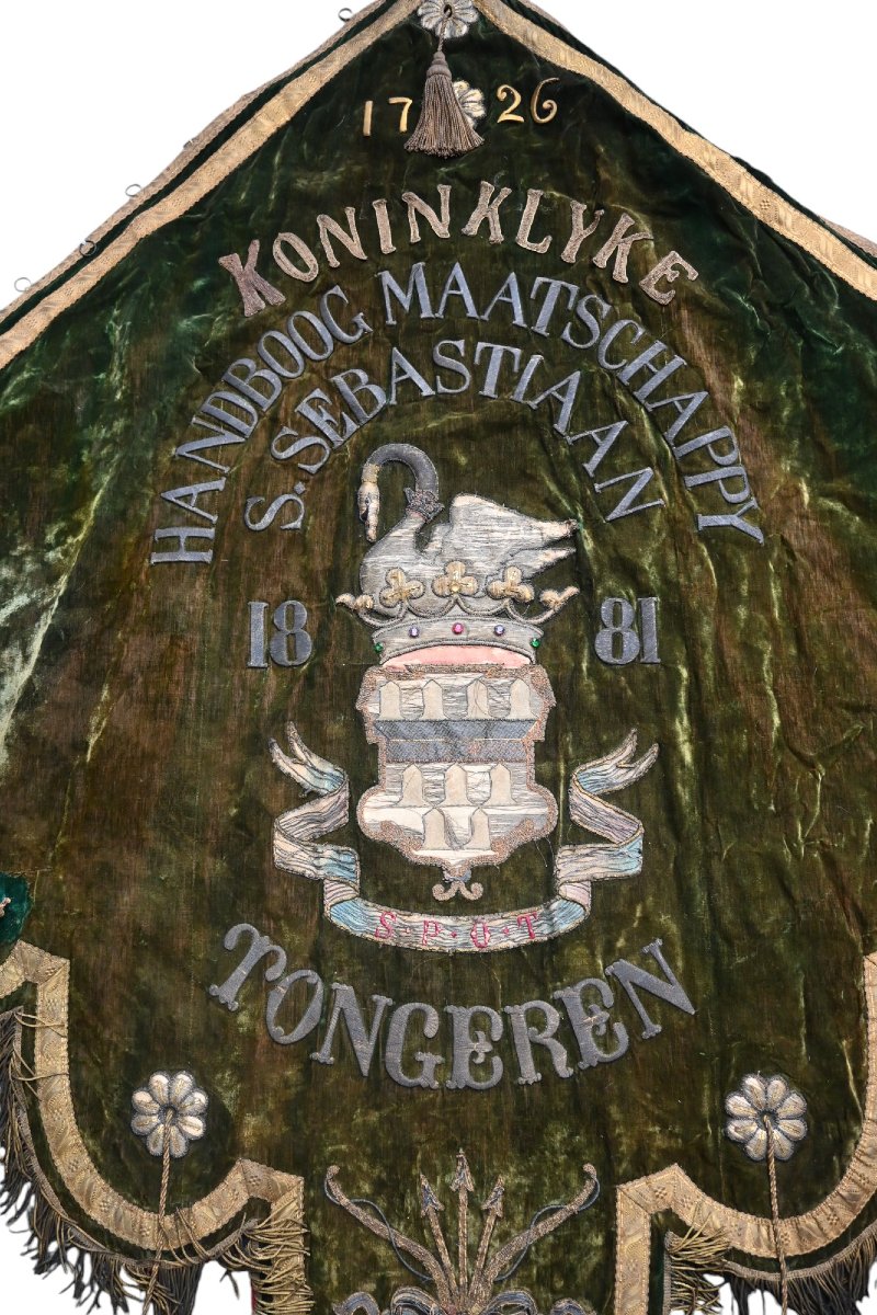 Grand drapeau cérémoniel historique – Confrérie Royale de l’Arbalète Saint Sébastien – Tongres -photo-3