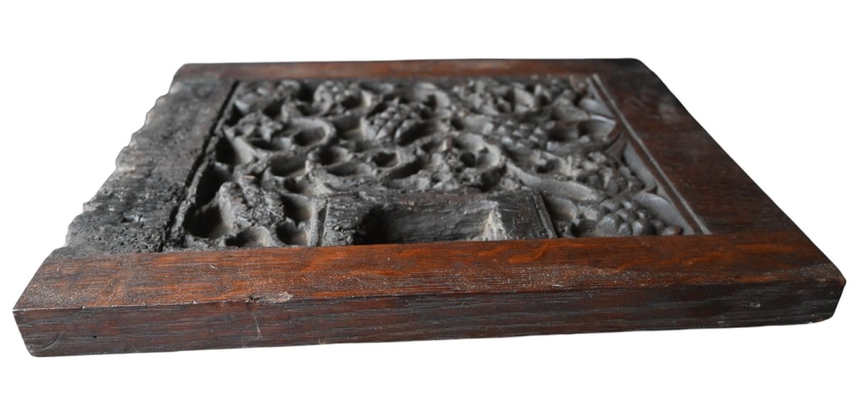 Rare Gothic Oak Panel Carved With Vine And Grape Cluster Motif, Circa 1320–1400-photo-3