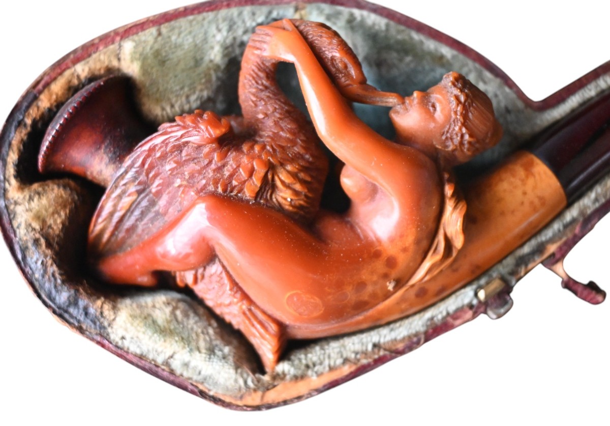 Pipe ancienne en écume de mer – Léda et le Cygne, sculpture érotique –  vers 1900