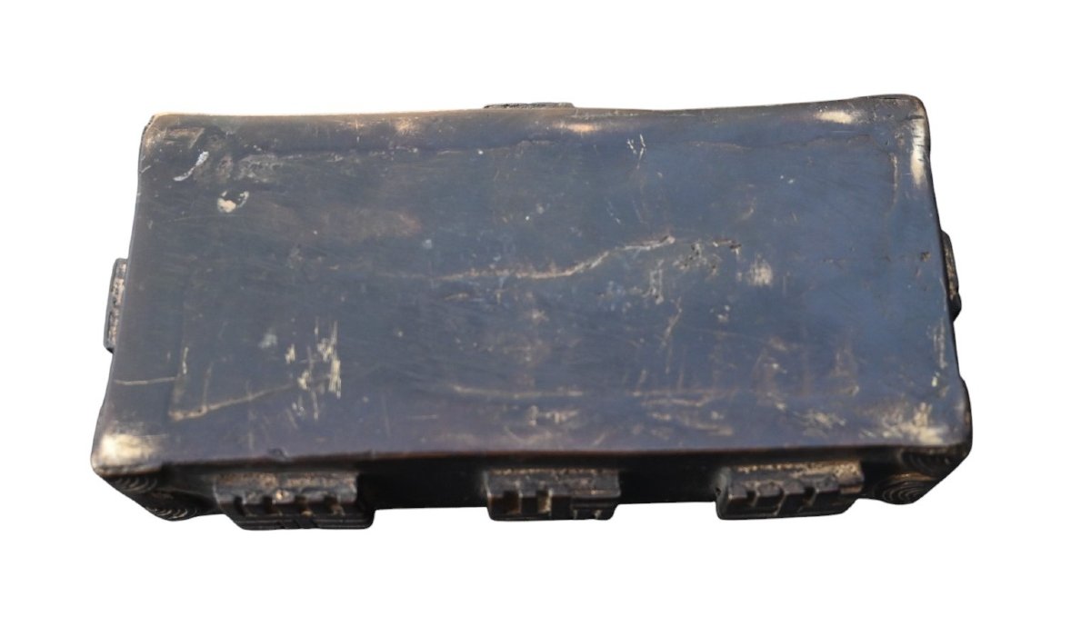 Ashanti Bronze Gold Powder Box, Decorated With Two Crocodiles – Ghana, Late 19th Century -photo-6