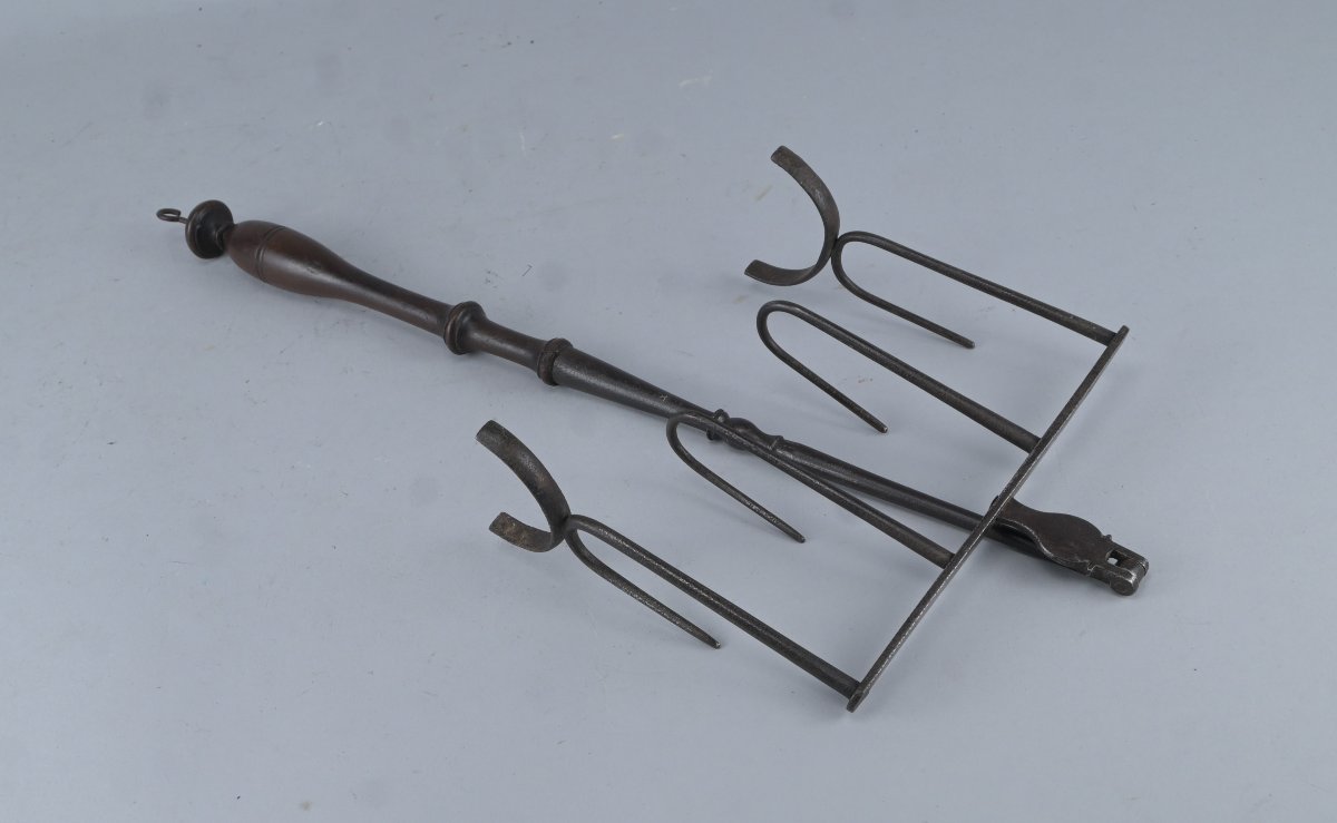 Folding Fireplace Toaster Made Of Wrought Iron And Turned Wood, Monogrammed “em” – 18th Century-photo-2