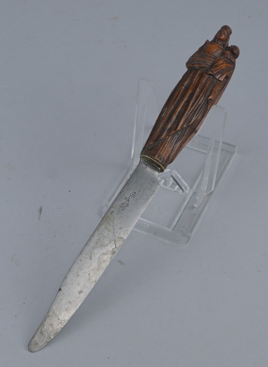 Antique Knife With A Carved Wooden Handle – 19th Century