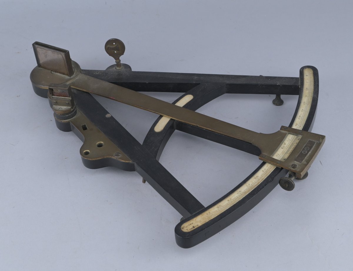 Octant Made Of Ebony And Bone, Messer London, 19th Century-photo-1