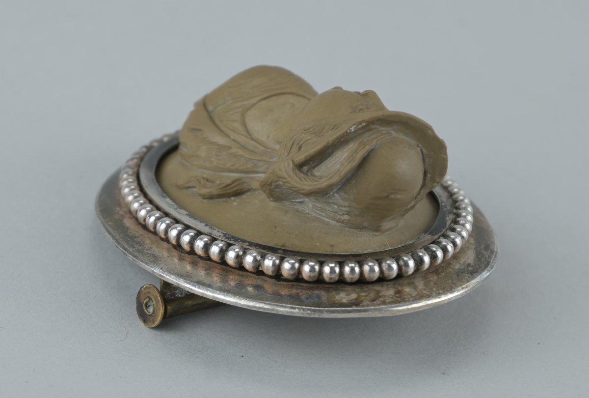 19th-century Grand Tour Brooch—lava Stone Cameo With Silver Setting-photo-4