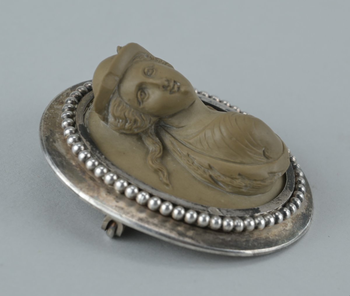 19th-century Grand Tour Brooch—lava Stone Cameo With Silver Setting-photo-1