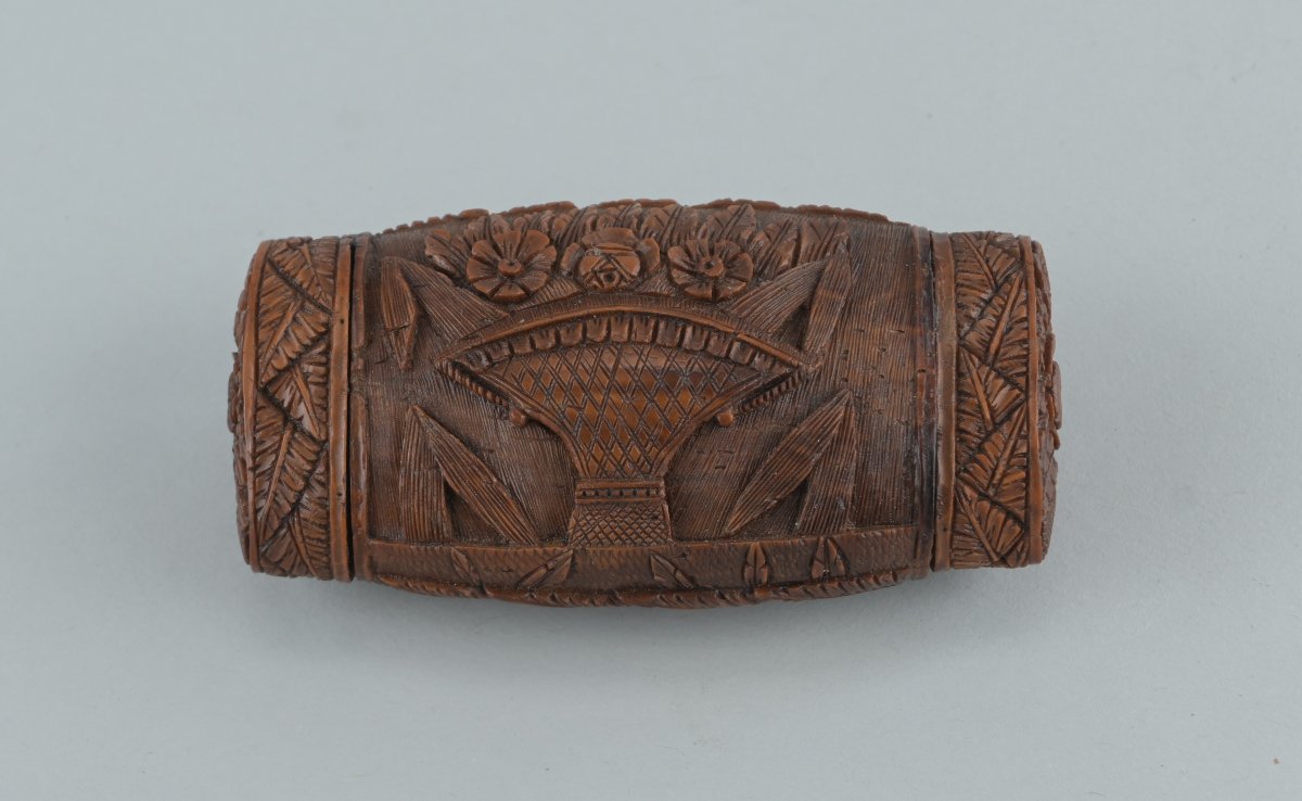 Carved Corozo Snuffbox – 19th Century-photo-2